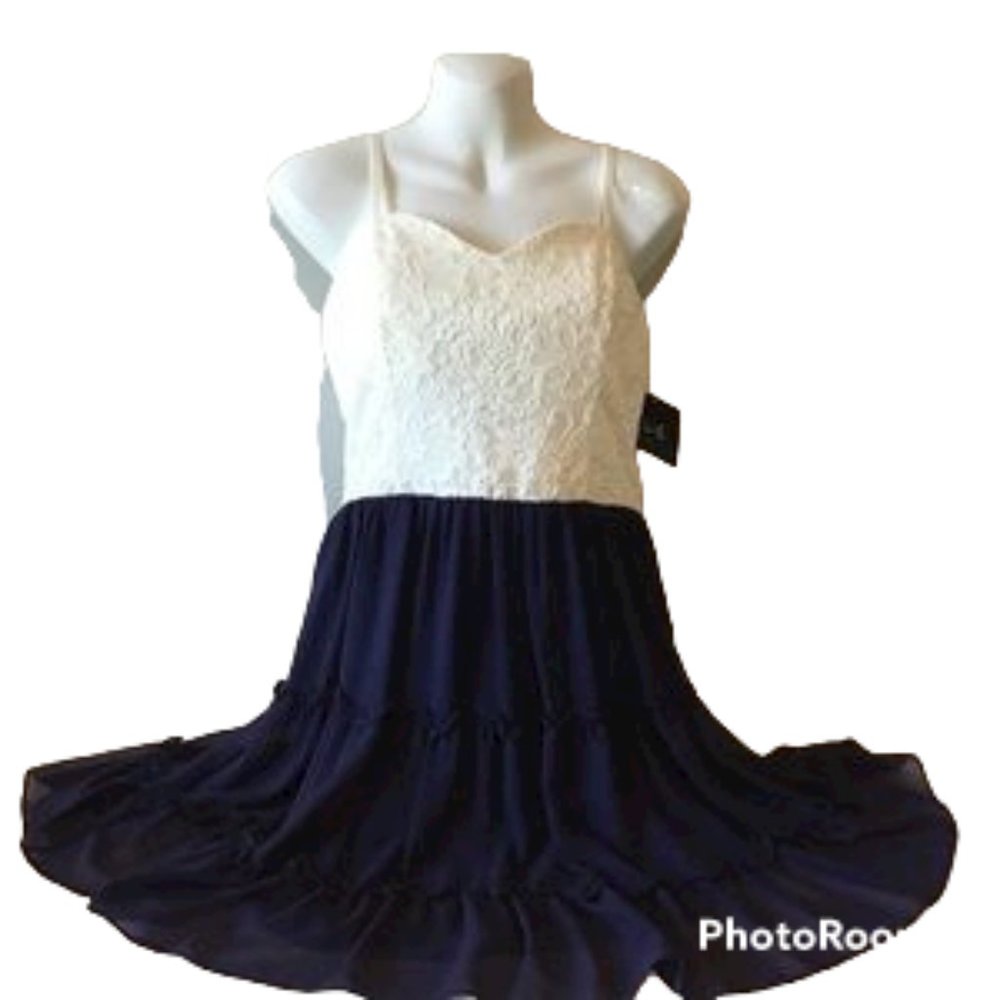 Dress Junior’s 13, NWT $59.00. Navy White.